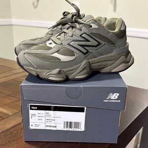 9060 New Balance Kids' Olive Sneakers